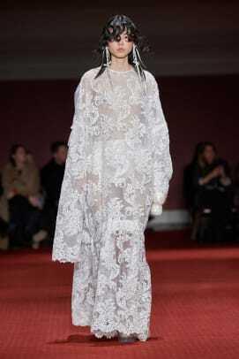 Simone Rocha London Fashion Week 2023 őszi trendjei Sheer 3