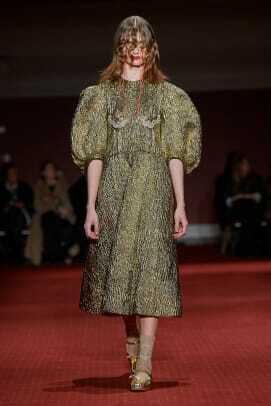 Simone Rocha London Fashion Week 2023 őszi vállak